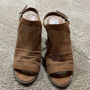 ANA ANKLE STRAP DRESS SANDALS WITH HEAL-SIZE 8 1/2-TAN